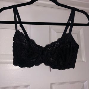 Never worn Victoria’s secret bralet with underwire